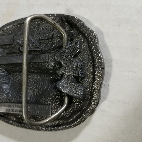 - 🆕🐸Belt Buckle Raised 3-D Pewter Budweiser Beer Bottle and Frog - Picture 6 of 9